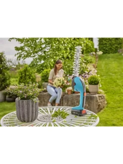 Gardena Gartendekoration<Akku-Gras- und Strauchschere "PowerCut 20/18V P4A solo" in Hellblau