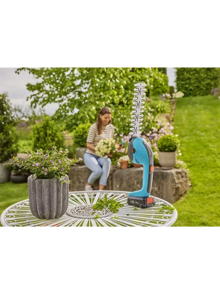 Gardena Gartendekoration<Akku-Gras- und Strauchschere "PowerCut 20/18V P4A solo" in Hellblau