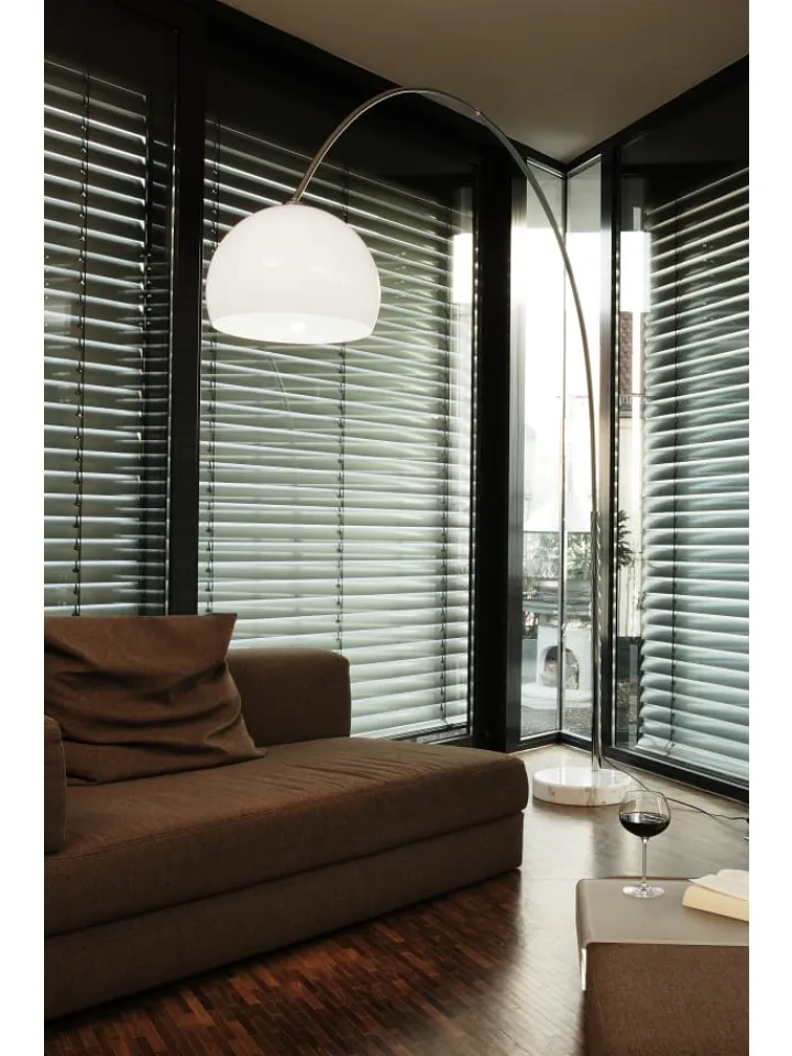 SalesFever Stehleuchten<Bogenlampe 208 cm höhenverstellbar dimmbar Marmorfuß und Lampenschirm in Weiß