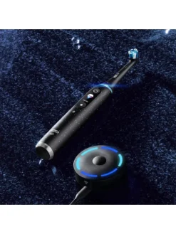 Oral-B Zahn & Mundpflege<Elektr. Zahnbürste "iO10 + LadeReiseetui" +12 Aufsteckbürsten "Sanfte Reinigung"