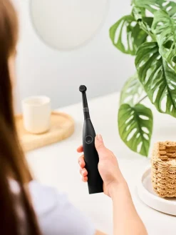 happybrush Technik|Zahn & Mundpflege<Elektrische Zahnbürste "Eco R2 AllBlack" in Schwarz