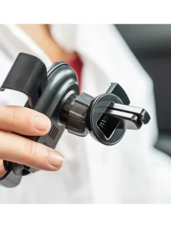 InnovaGoods Technikzubehör<Kfz-Handyhalterung mit Schnelladegerät in Schwarz - (H)10,5 cm