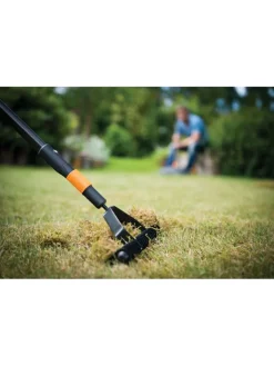 Fiskars Gartendekoration<Rasenlüfter in Schwarz