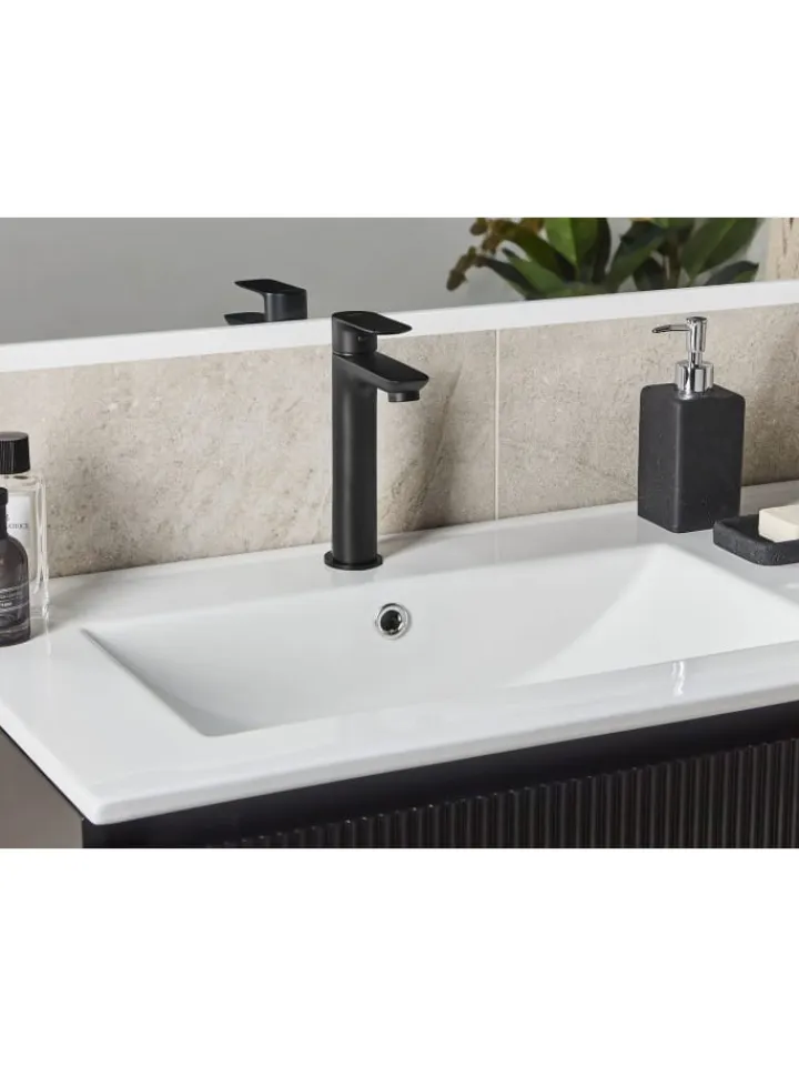 Beliani Badarmaturen<Wasserhähne CHIMBOTE in Schwarz - (W) 4 x (H) 21 x (L) 13 cm