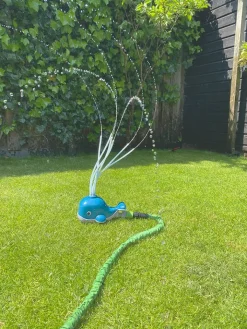 BS Toys Gartenspielzeug<Wassersprinkler "Whale" - ab 3 Jahren