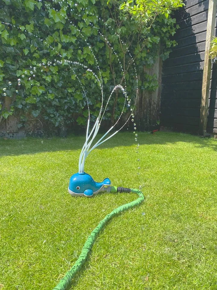 BS Toys Gartenspielzeug<Wassersprinkler "Whale" - ab 3 Jahren