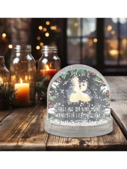 Mr. & Mrs. Panda Weihnachtsschmuck<Weihnachts Schneekugel Pinguin umarmen mit Spruch in Kreidetafel