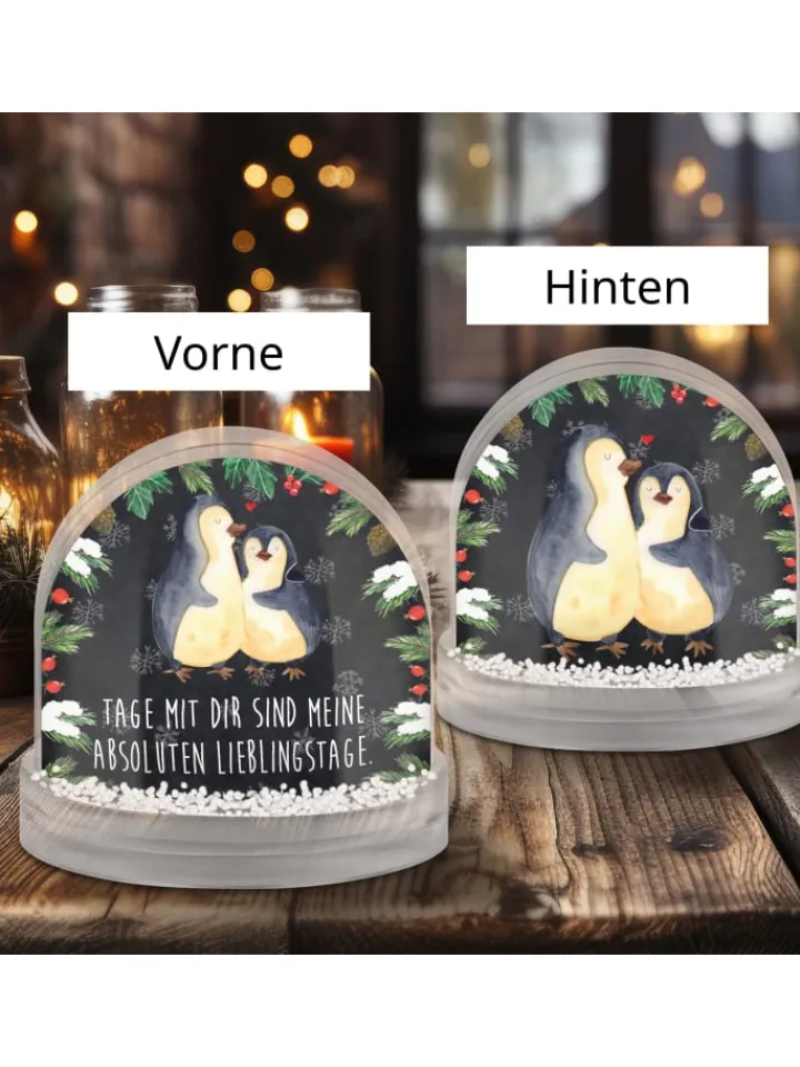 Mr. & Mrs. Panda Weihnachtsschmuck<Weihnachts Schneekugel Pinguin umarmen mit Spruch in Kreidetafel